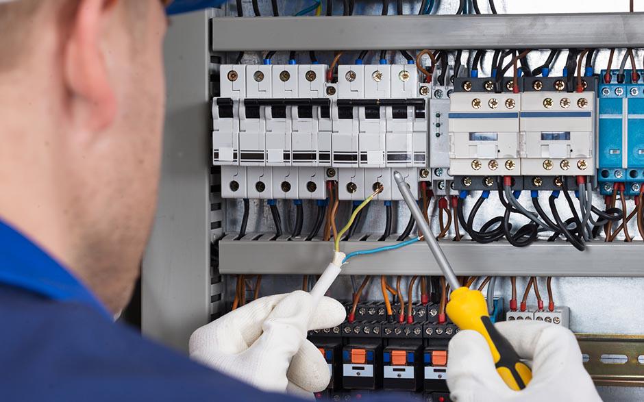 électricien dans le bâtiment Paris